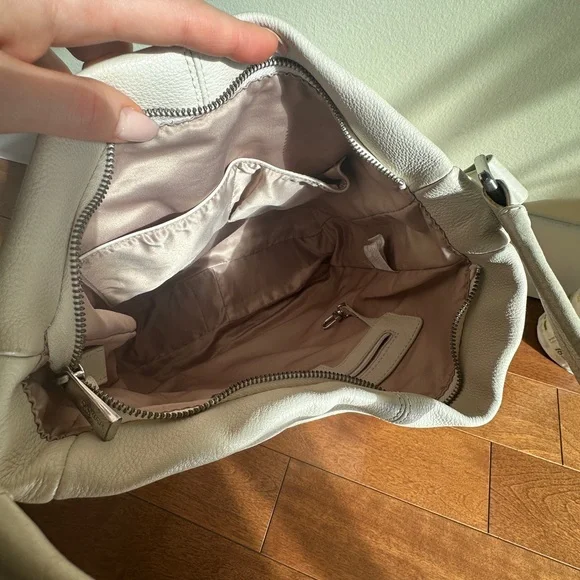 Danier Cream Leather Shoulder Bag - Picture 7 of 10